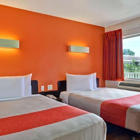 Motel 6 דניה ביץ' מראה חיצוני תמונה