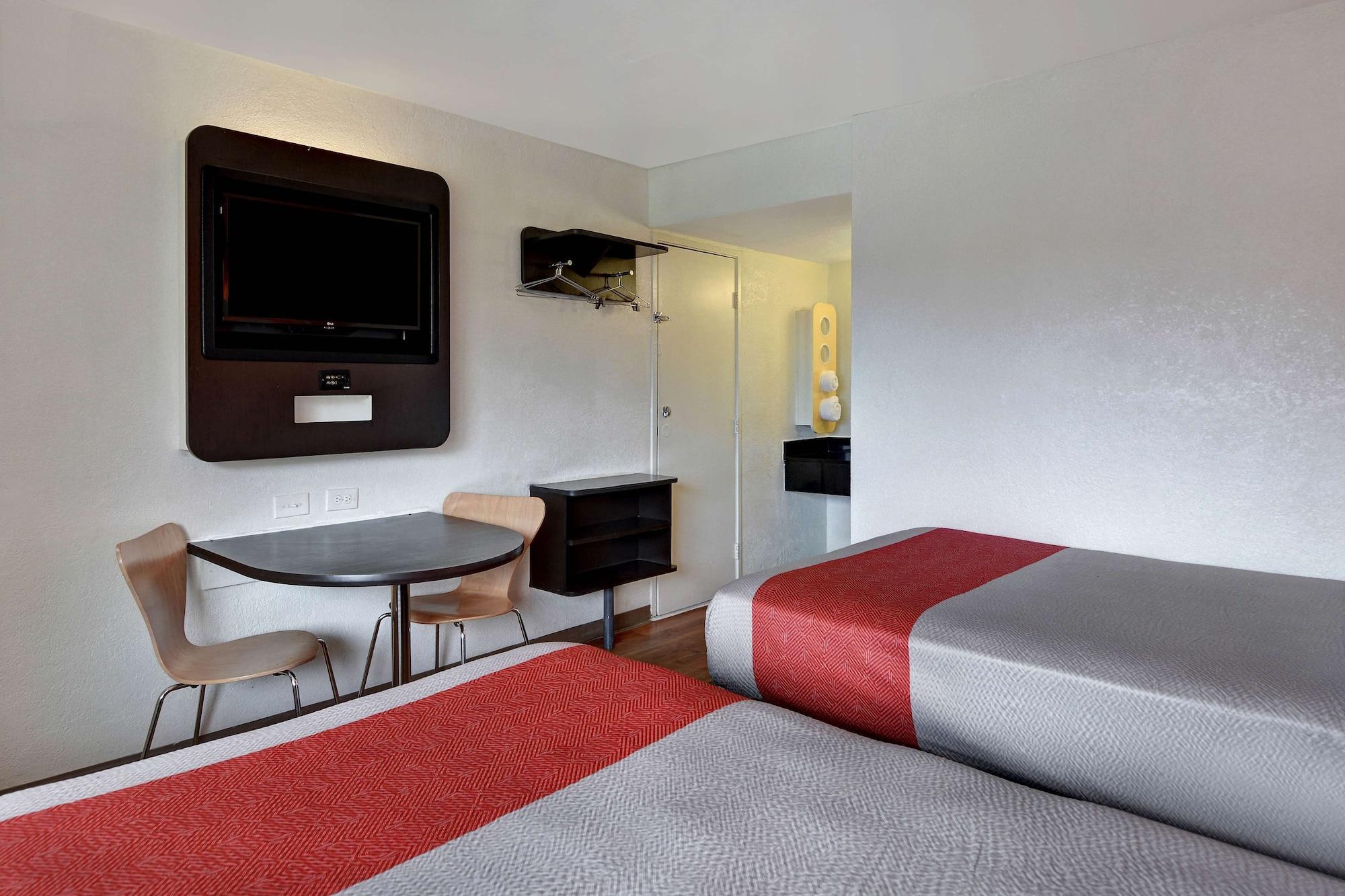 Motel 6 דניה ביץ' מראה חיצוני תמונה